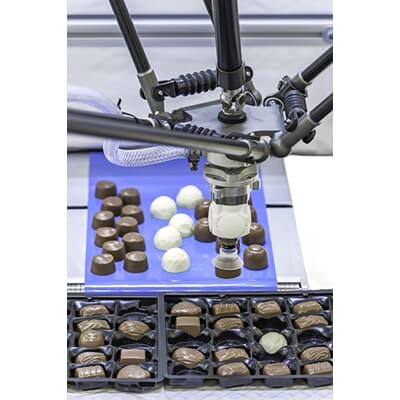robot odobera pralinky pick&place mechanizacia vyroby