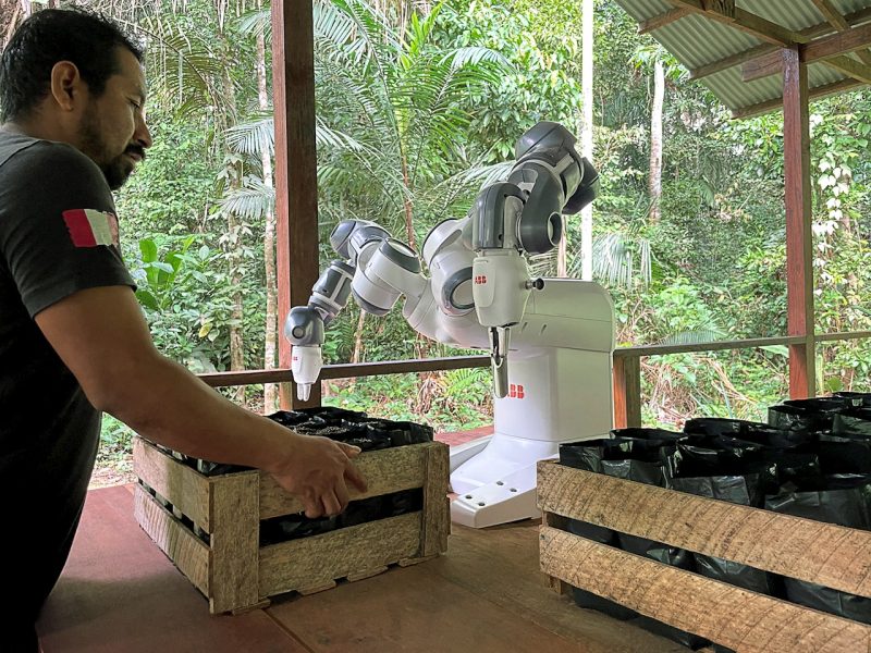 mechanizacia vyroby robot Amazonia